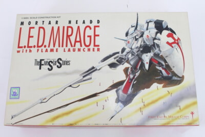 WAVE ◆ FSS(ファイブスター物語) 増装備レッドミラージュ 1/100 ガレージキット